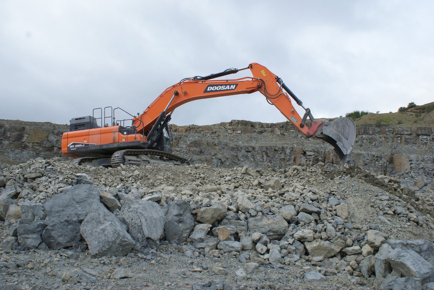 Elliotts Purchases New Doosan Excavator & Wheel Loader